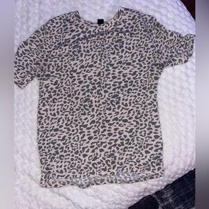 SHEIN Gray Leopard Print Tee